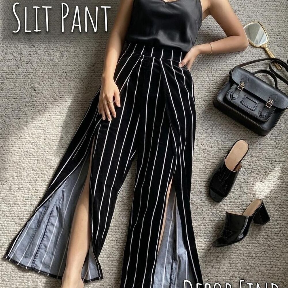 Rue-21 Women's Black and White Pinstriped Open